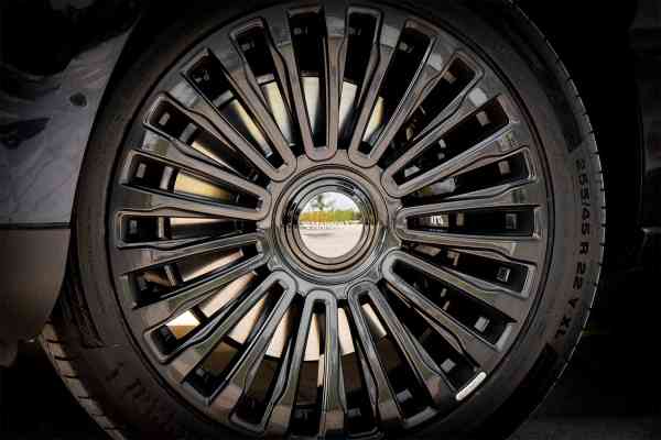 Аренда Роллс Ройс Куллинан 2021 года в Дубае, REF-136