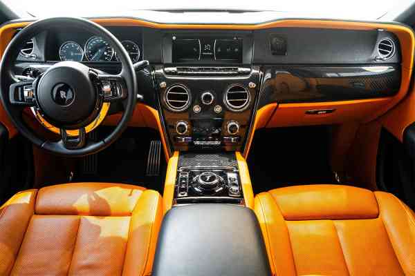 Rent Black Rolls Royce Cullinan in Dubai