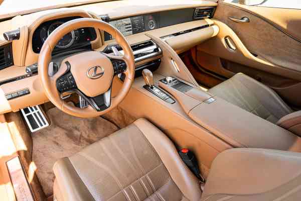 Лексус ЛС500 доступен в аренде вместе с нами!