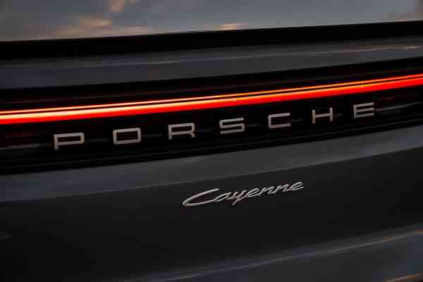 Порш Кайен доступен в аренде в Дубае