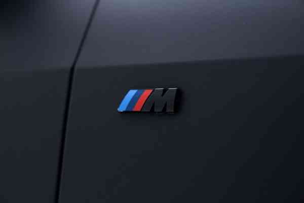 7-seater BMW X7 40i available for rent