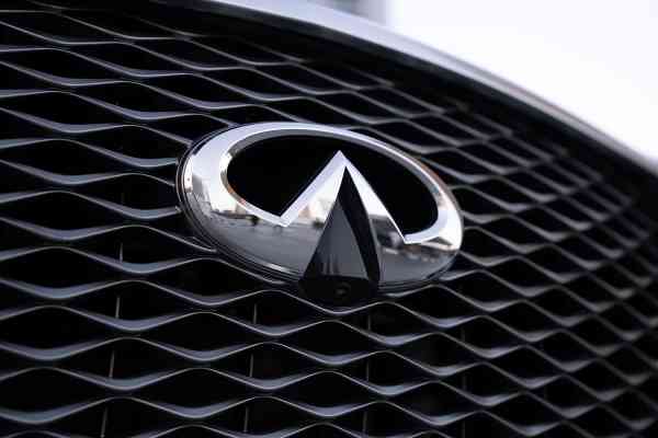 Семейный 7-местный Infiniti QX80 доступен в аренду в Дубае