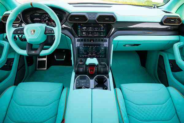 rent Lamborghini Urus