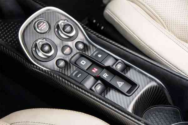 Аренда МакЛарен 570С 2018 года в Дубае, REF-130