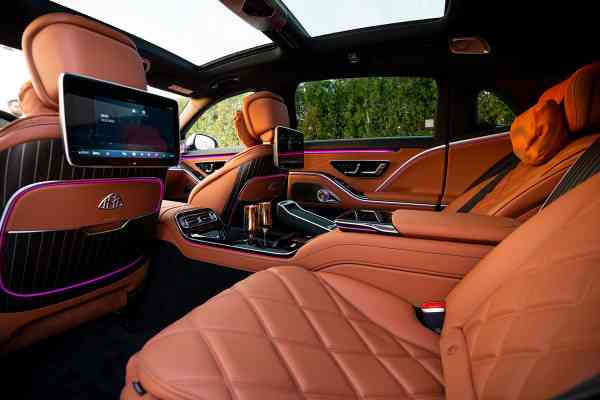 Роскошный Mercedes-Benz Maybach S680 2023 года доступен в аренду в Дубае