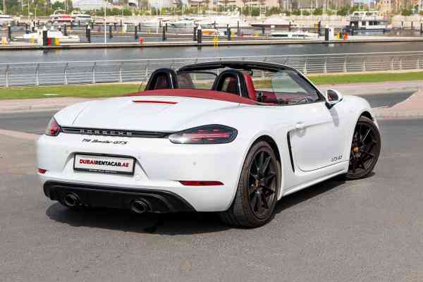 Арендуйте Порш Бокстер в Дубае по доступным ценам