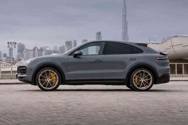 Аренда серебристого Porsche Turbo GT в Дубае