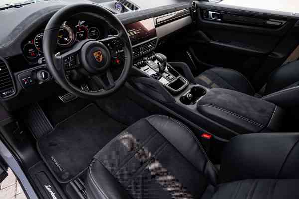 Аренда серебристого Porsche Turbo GT в Дубае