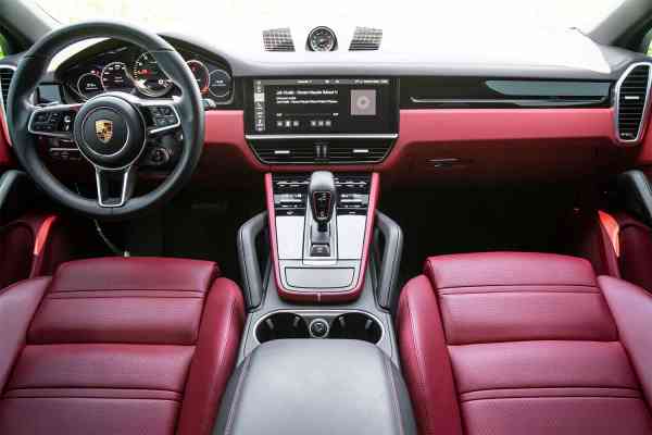 Аренда Порш Кайен 2021 года в Дубае, REF-56
