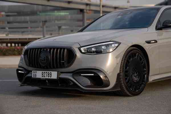 Мощный Mercedes-Benz AMG S63 Brabus 930 E- Performance доступен в аренду в Дубае