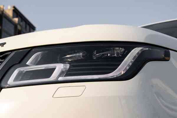 Rent White Range Rover Vogue 2021 model, REF-16 in Dubai