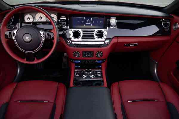 Роскошный Rolls Royce Dawn доступен в аренду в Дубае