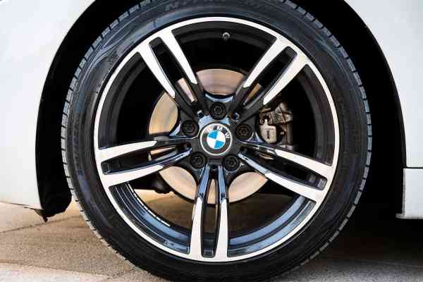 rent BMW 4 Series in Dubai