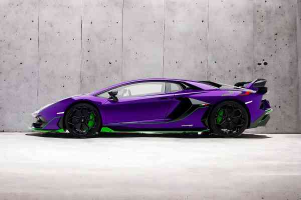 Уникальный фиолетовый Lamborghini Aventador SVJ доступен в аренду в Дубае