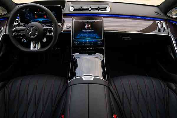 Мощный Mercedes-Benz AMG S63 Brabus 930 E- Performance доступен в аренду в Дубае