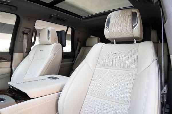 Аренда Cadillac Escalade 2021 года в Дубае, REF-28