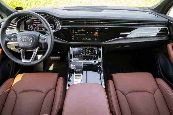 Rent White brand new Audi Q7 2021 model, REF-75 in Dubai