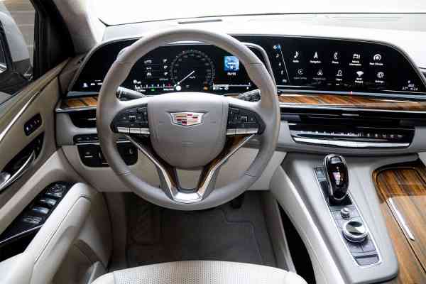 Аренда Cadillac Escalade 2021 года в Дубае, REF-28