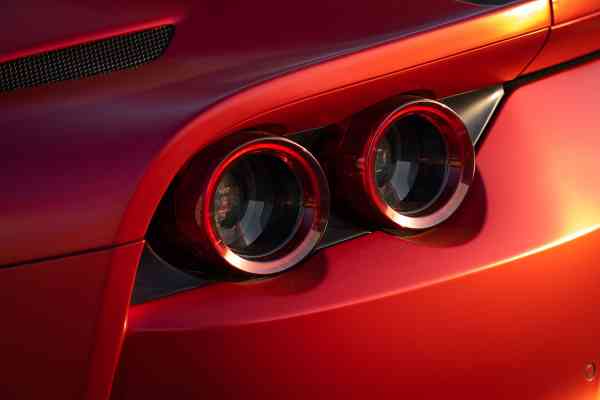 Аренда Феррари 812 Дубай