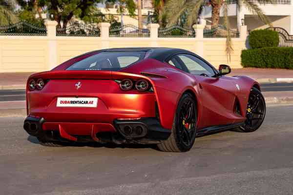 Аренда Феррари 812 Дубай