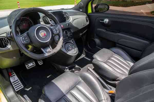 Аренда Абарт 2019 года в Дубае, REF-1