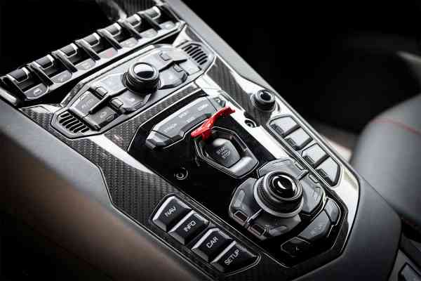 Аренда Ламборгини Авентадор 2020 года в Дубае, REF-83