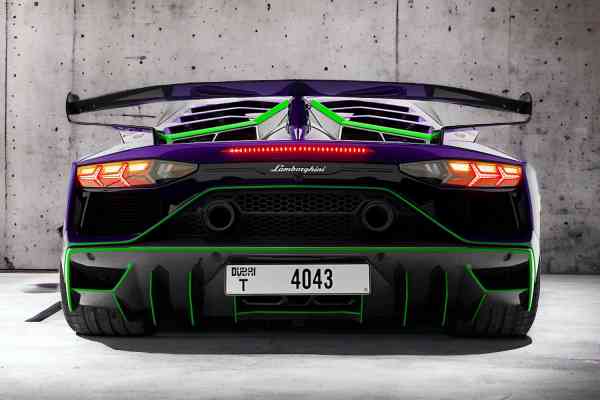 Уникальный фиолетовый Lamborghini Aventador SVJ доступен в аренду в Дубае