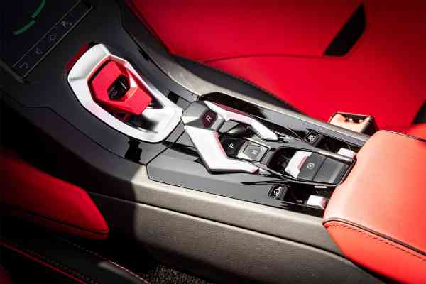 Аренда красного Ламборгини Хуракан 2021 года в Дубае, REF-210