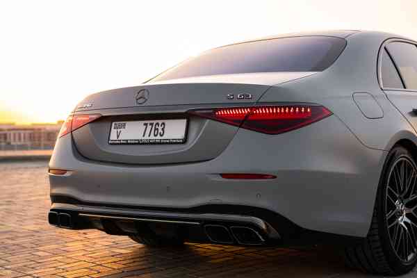 Арендовать уникальный Mercedes-Benz S63 Edition 1 в Дубае