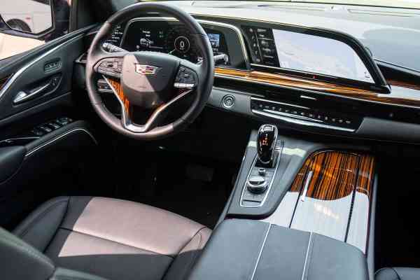 Аренда Cadillac Escalade 2021 года в Дубае, REF-21