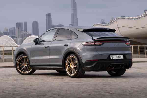 Аренда серебристого Porsche Turbo GT в Дубае