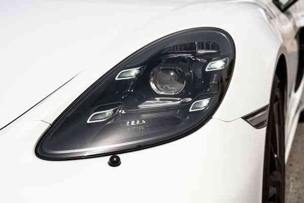 Арендуйте Порш Бокстер в Дубае по доступным ценам