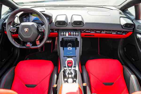 Аренда красного Ламборгини Хуракан 2021 года в Дубае, REF-210