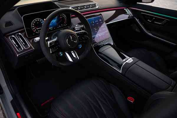 Арендовать уникальный Mercedes-Benz S63 Edition 1 в Дубае