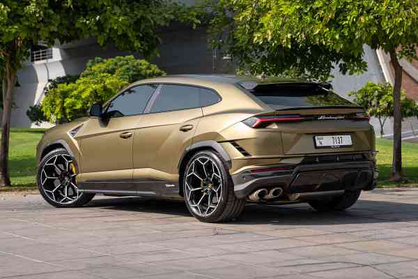 Lamborghini Urus Perfomante можно арендовать в Дубае
