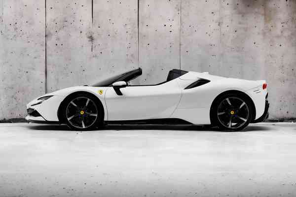 Аренда Феррари SF90 Spider в Дубае