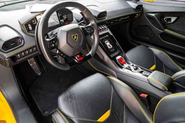 Аренда Ламборгини Хуракан 2020 года в Дубае, REF-172