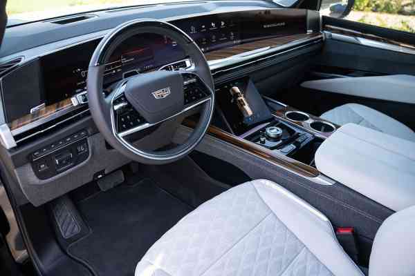 Аренда роскошного нового Cadillac Escalade 2025 в Дубае