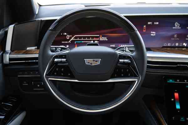 Аренда роскошного нового Cadillac Escalade 2025 в Дубае