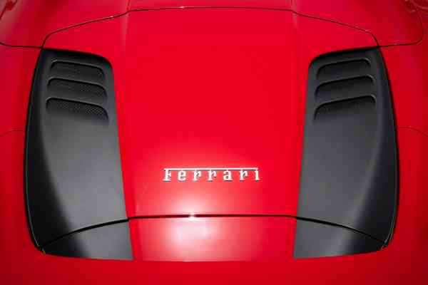 Rent Ferrari F8 Spyder