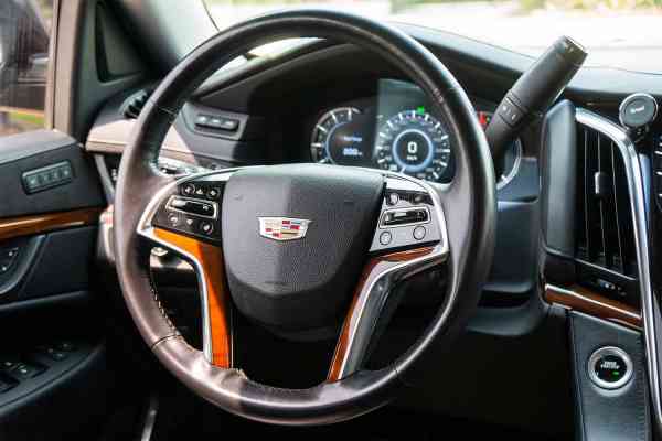 Аренда Cadillac Escalade 2018 года в Дубае, REF-20
