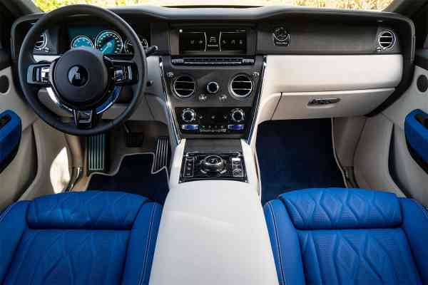 Аренда Роллс Ройс Куллинан 2021 года в Дубае, REF-136