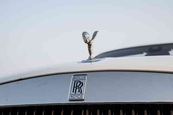 rent Rolls Royce Dawn in Dubai