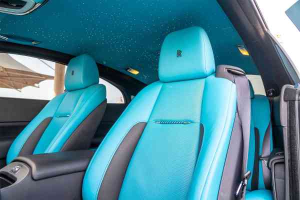 Rent Black Rolls Royce Wraith in Dubai