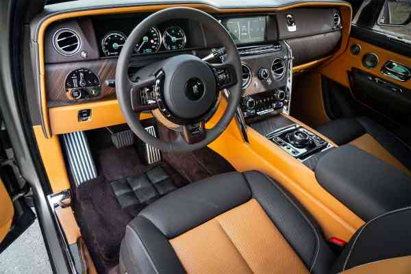 Аренда Роллс Ройс Куллинан 2021 года в Дубае, REF-106