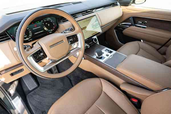 Latest Range Rover Vogue is ready for your trip