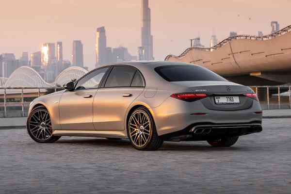 Арендовать уникальный Mercedes-Benz S63 Edition 1 в Дубае