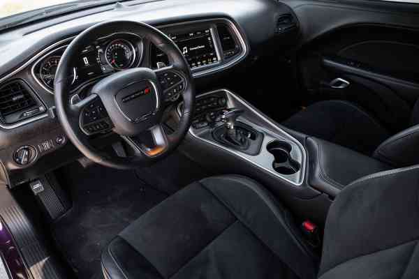 Додж Челленджер доступен для аренды в Дубае