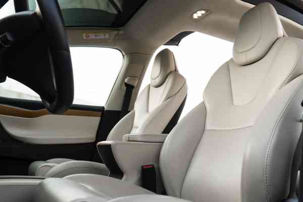 Тесла Модель ИКС доступна в аренде