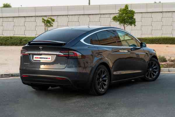 Тесла Модель ИКС доступна в аренде